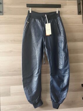 Suzy D London Made in Italy Faux Leather Jogger Pants Size M NWT